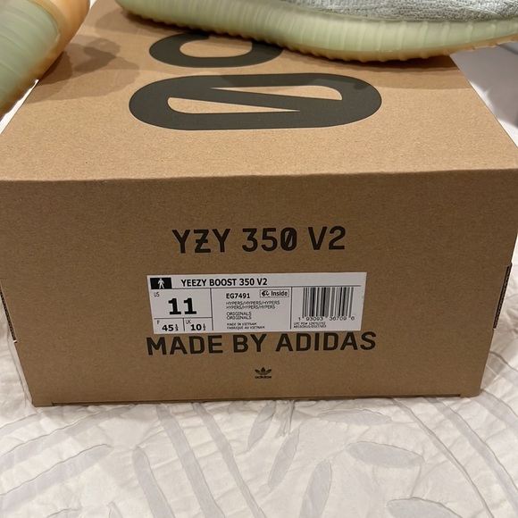 NWT Adidas Yeezy Boost 350 V2 Hyperspace - Picture 3 of 9